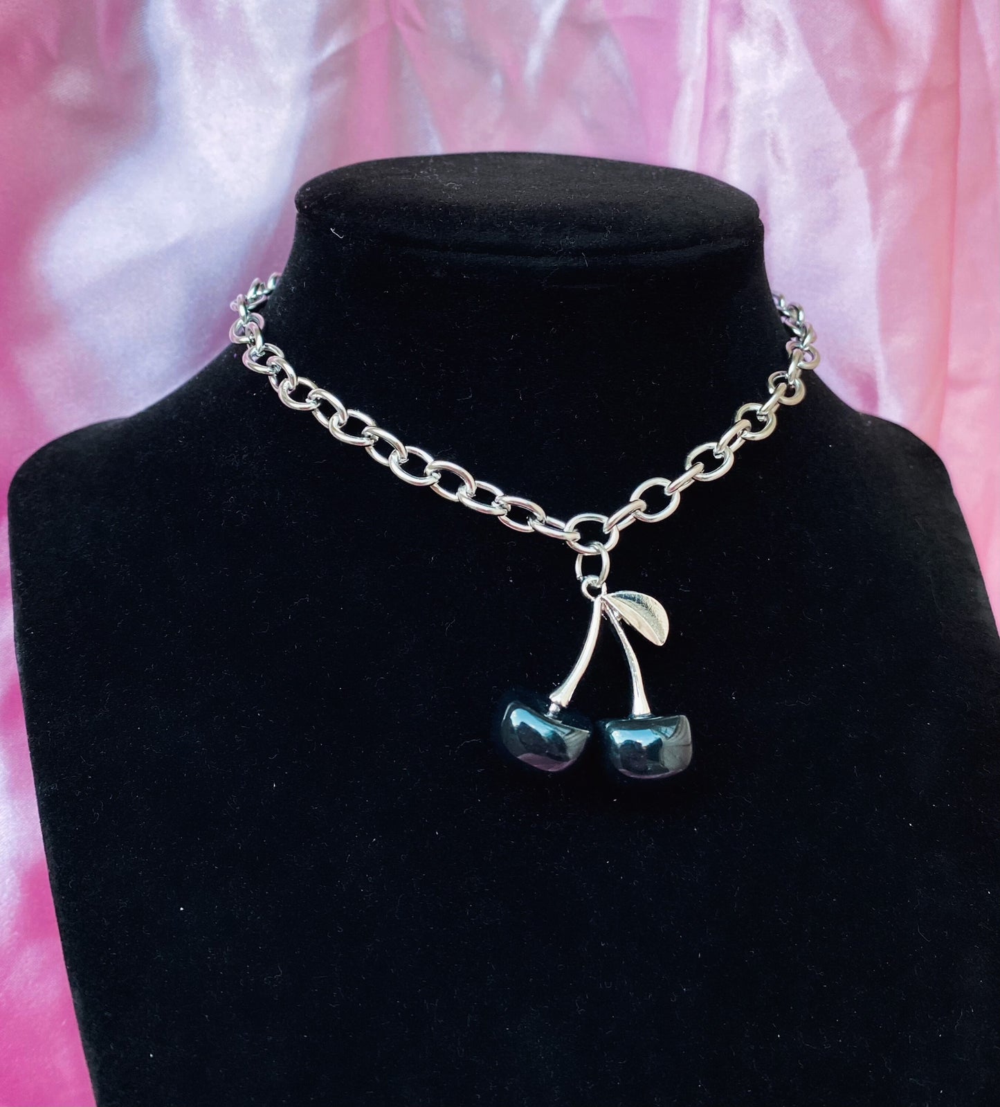 Cherry choker red black