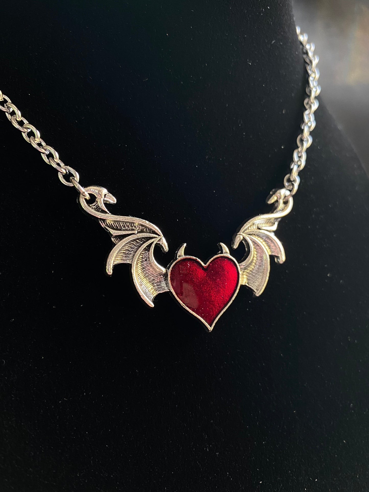 Heart emo choker