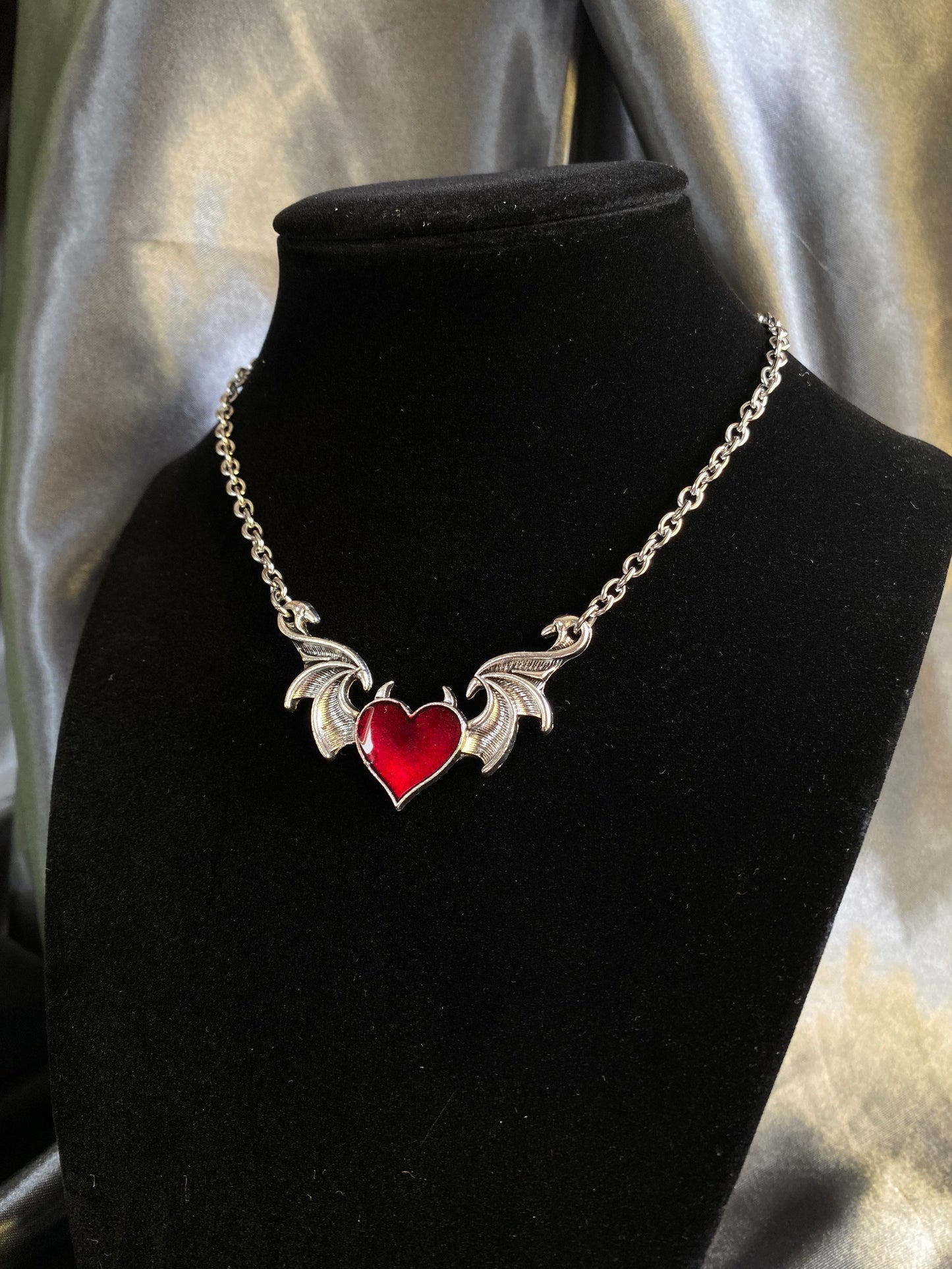 Heart emo choker