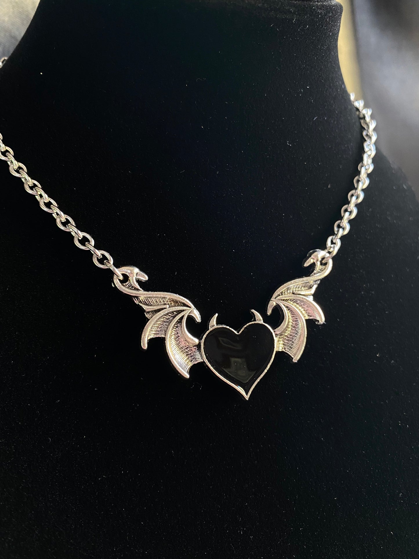 Heart emo choker
