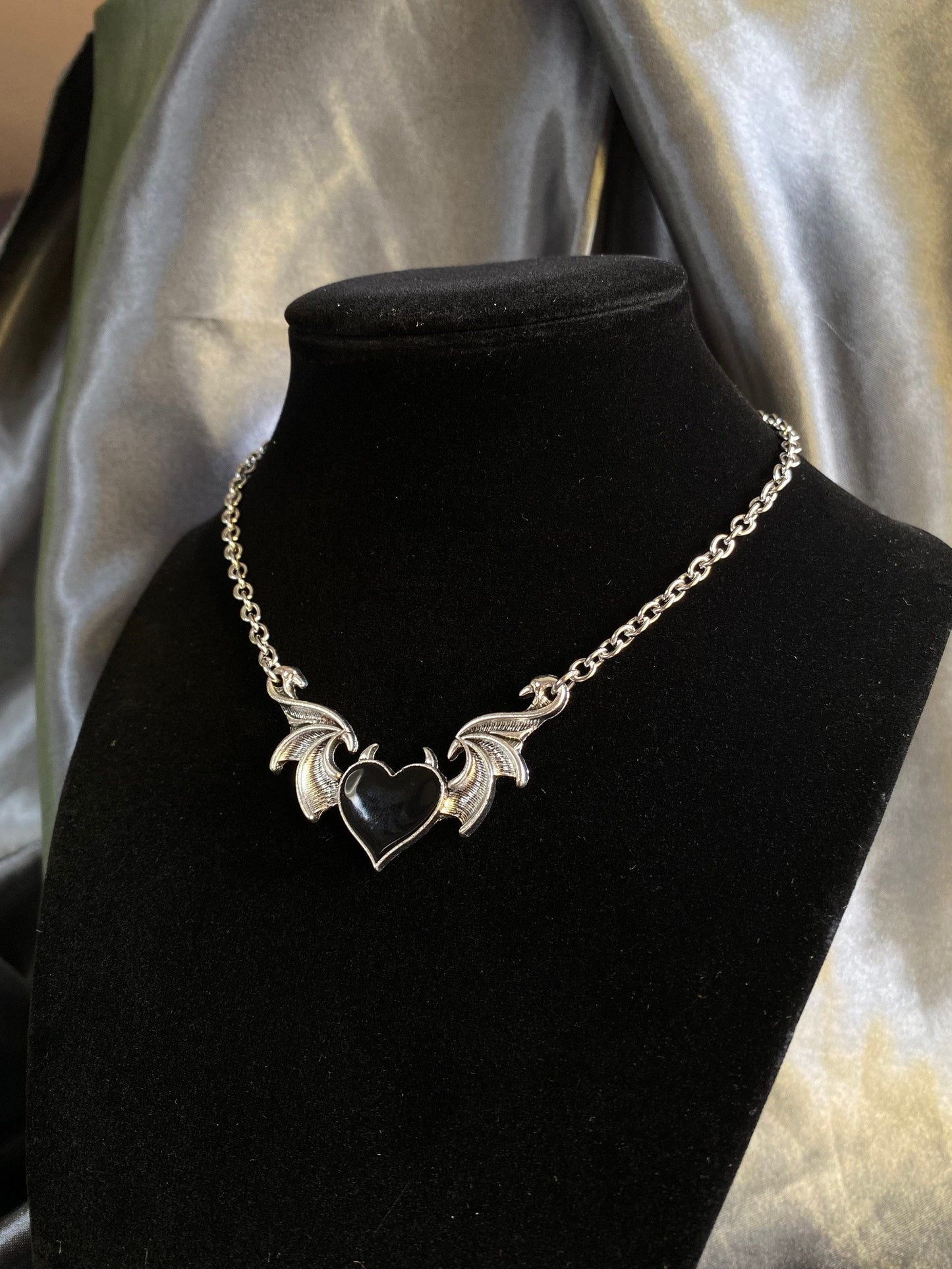 Heart emo choker