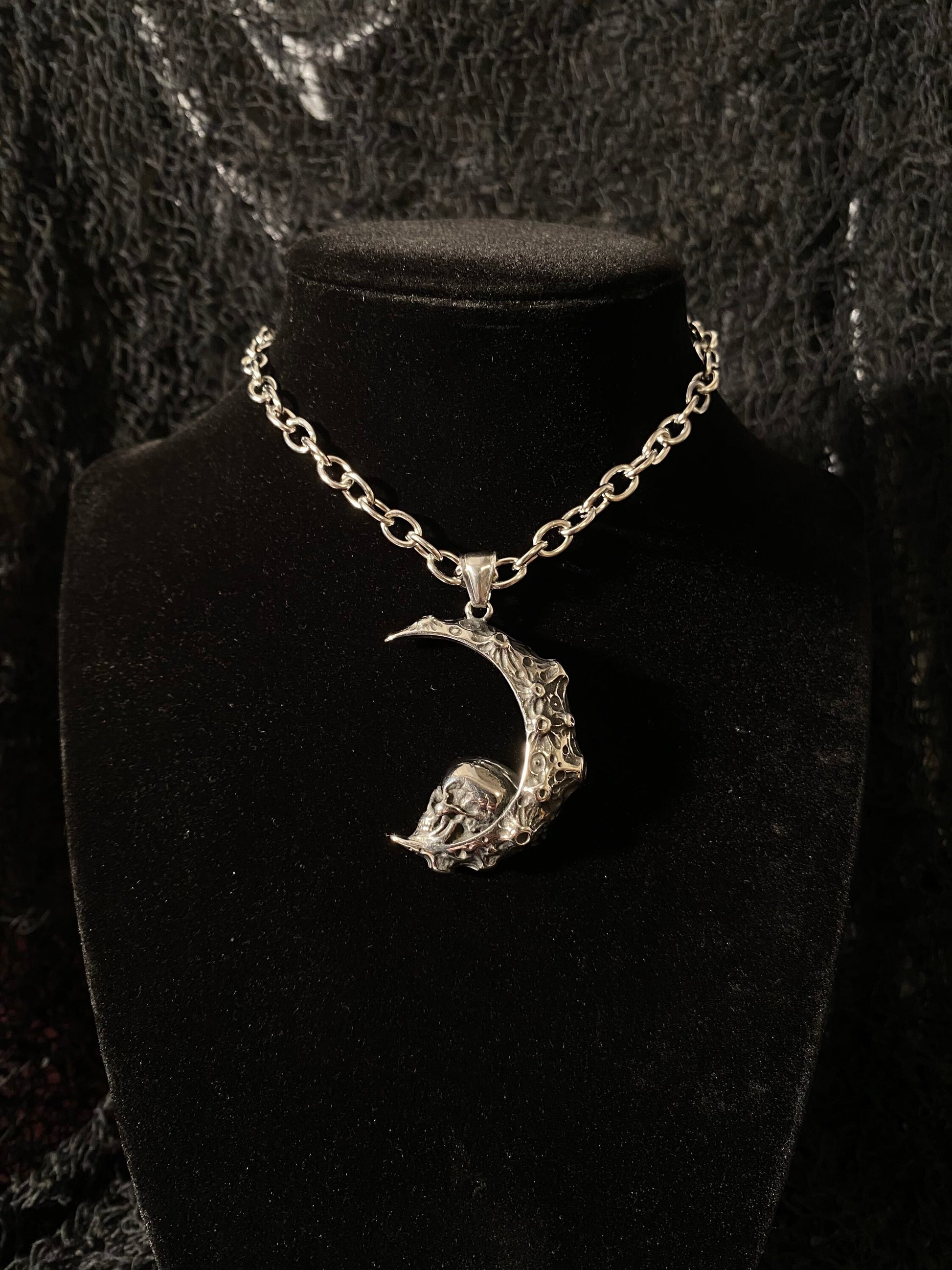 Skull moon necklace stainless steel